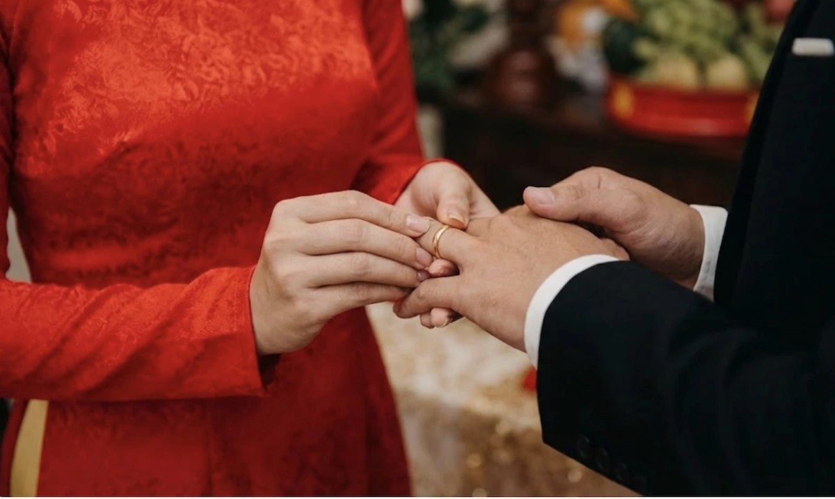 vang tang gia, nhan cuoi tu vang non den my ky hinh anh 3